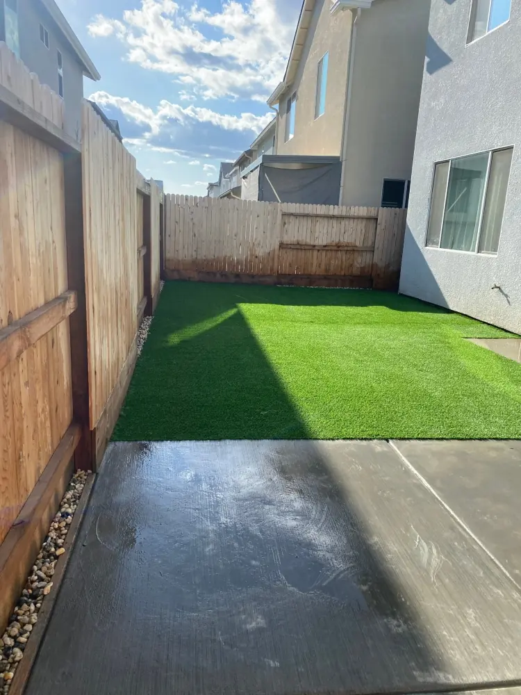 Landscaped side yard in Perris, CA